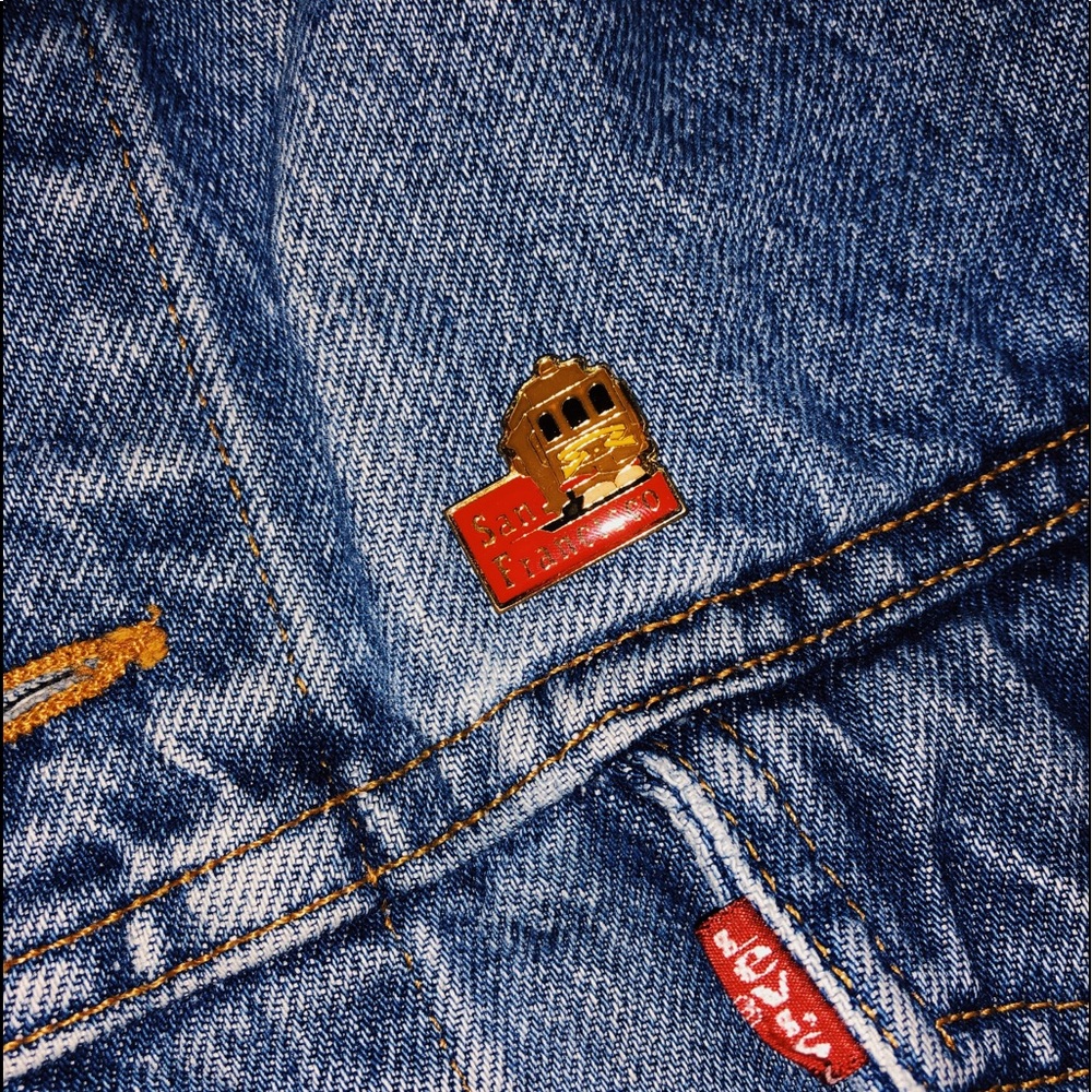 brandy melville pin ⚡️
